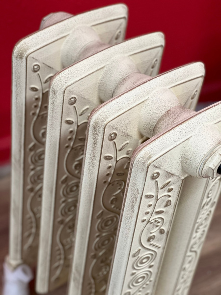 Радиатор чугунный RETROstyle Bohemia-450, 4 секции, только для автономной системы отопления, слоновая кость с золотой патиной, напольное исполнение, RETROstyle RS-BOH-450-4s ЛИКВИДАЦИЯ