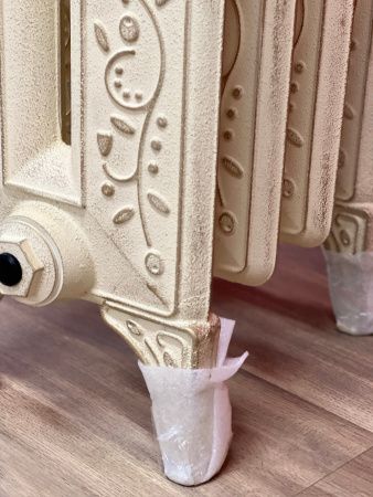 Радиатор чугунный RETROstyle Bohemia-450, 4 секции, только для автономной системы отопления, слоновая кость с золотой патиной, напольное исполнение, RETROstyle RS-BOH-450-4s ЛИКВИДАЦИЯ