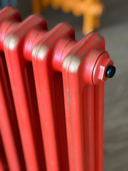 Радиатор чугунный РАДИМАКС Loft 500, 6 секций, красный с золотом, напольное исполнение, LF 500-6s ЛИКВИДАЦИЯ