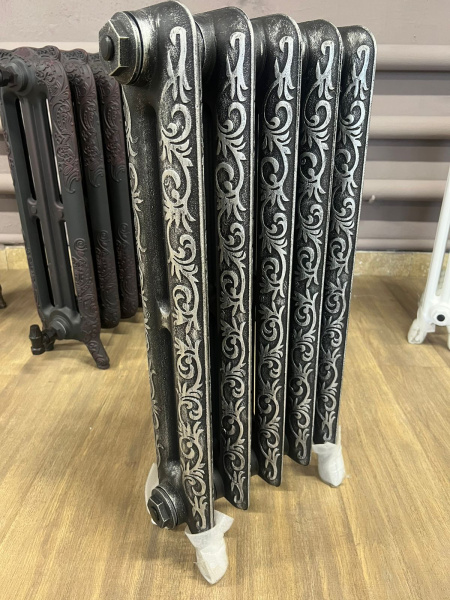 Радиатор чугунный РАДИМАКС Leeds, 5 секций, черный матовый с серебром, напольное исполнение, L 600-5s ЛИКВИДАЦИЯ