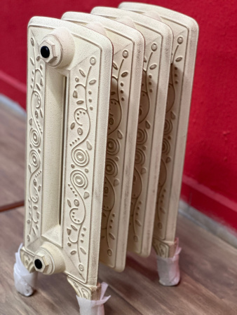 Радиатор чугунный RETROstyle Bohemia-450, 4 секции, только для автономной системы отопления, слоновая кость с золотой патиной, напольное исполнение, RETROstyle RS-BOH-450-4s ЛИКВИДАЦИЯ