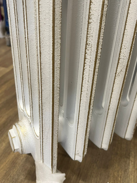 Радиатор чугунный RETROstyle Derby M4/320, 6 секций, белый с золотой патиной по ребрам, напольное исполнение, RETROstyle RS-D М 4/320-6s ЛИКВИДАЦИЯ