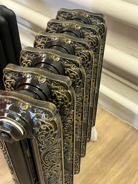Радиатор чугунный РАДИМАКС Windsor 500, 6 секций, черный с золотой патиной, покрытие глянцевым лаком, напольное исполнение, W 500-6s ЛИКВИДАЦИЯ